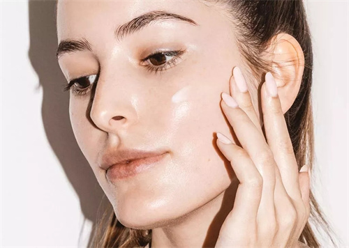 推荐经典肌肤细腻你的为肌，让面霜更加清润充缺肤补失的水分