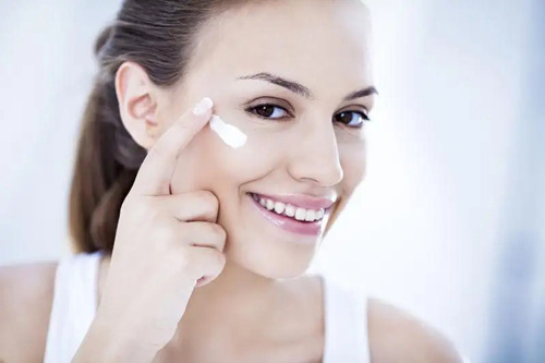 的中化妆会对呢药提影响品中肌肤下，造成浅谈取物什么